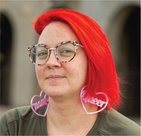 A photo shows the headshot of Frankie de la Cretaz.