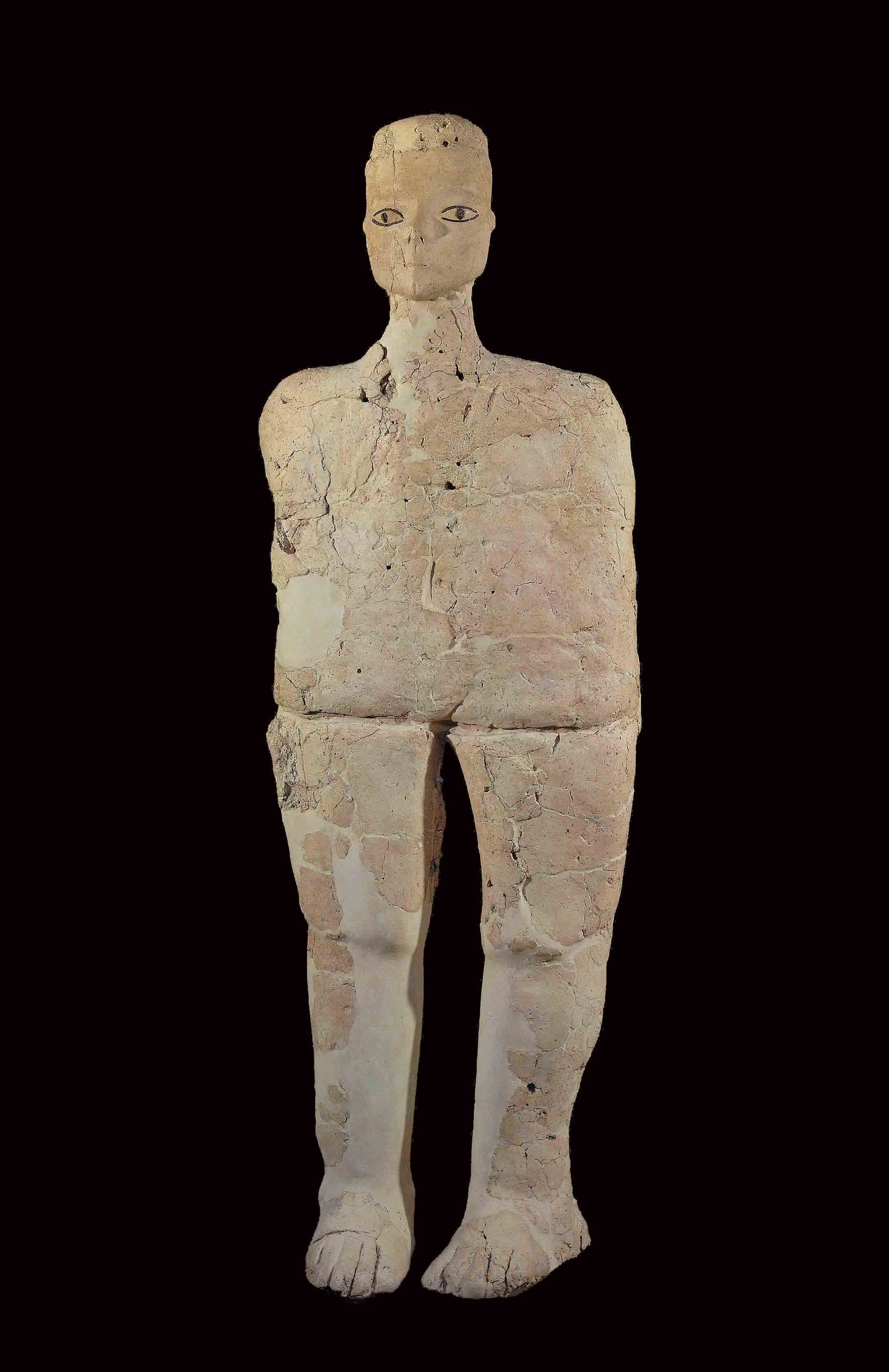 A human figurine made of pale plaster.