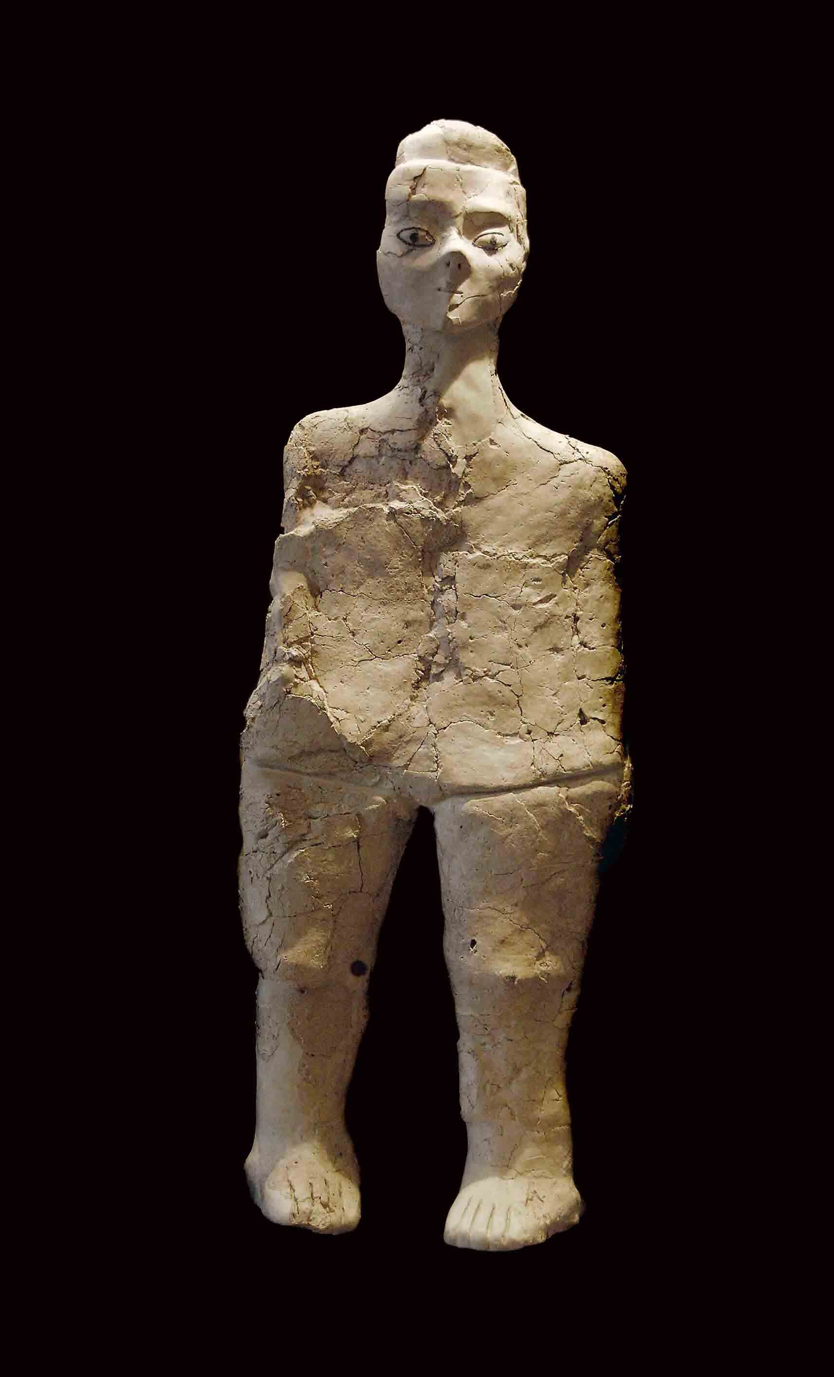 A human figurine made of pale plaster.