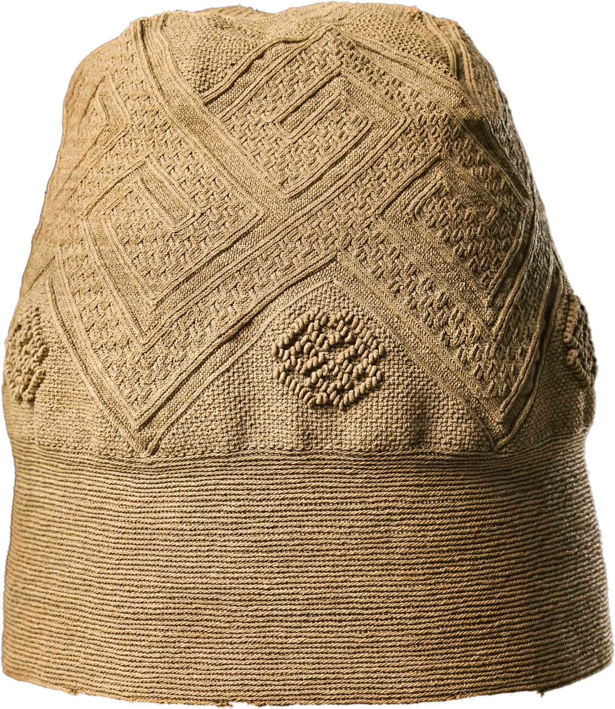 Cap of beige cloth.