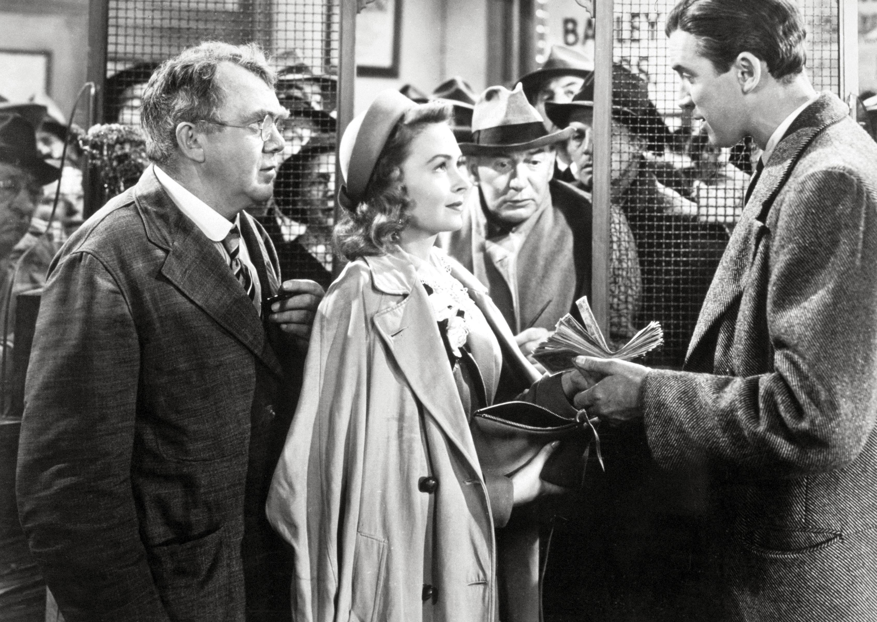 George Bailey offers depositors money from his own wallet.