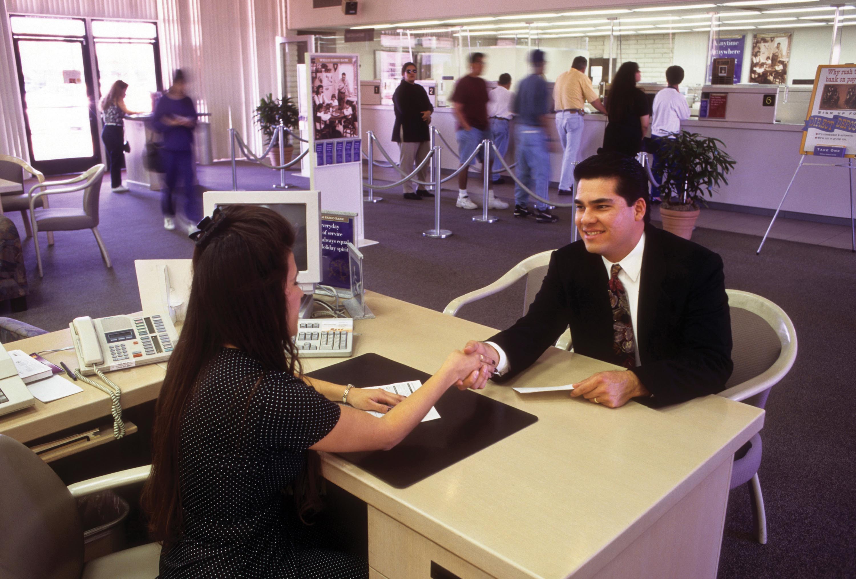 A bank loan officer meets with a client.