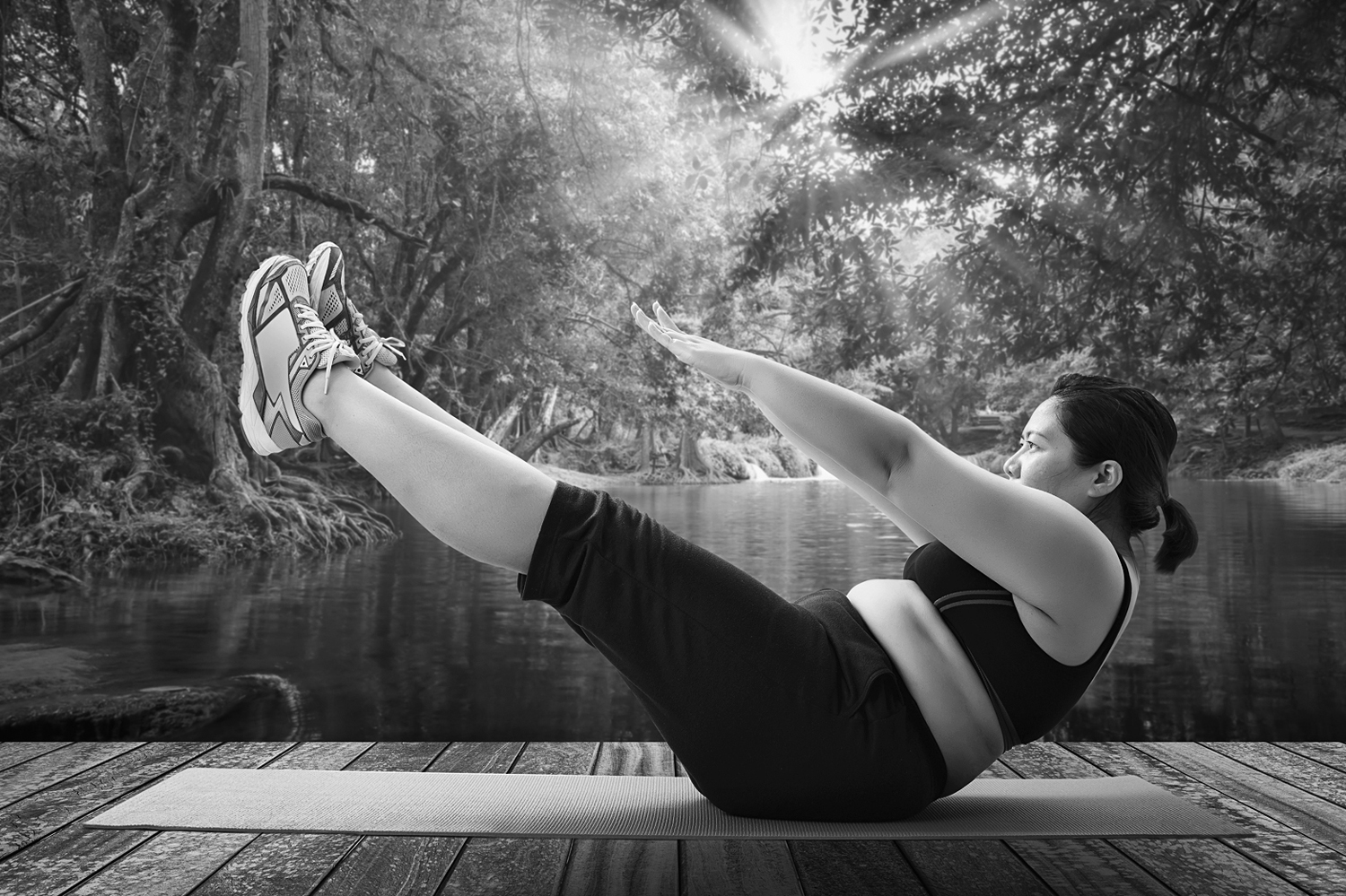 A photo shows an overweight woman doing the jackknife exercise on a mat.