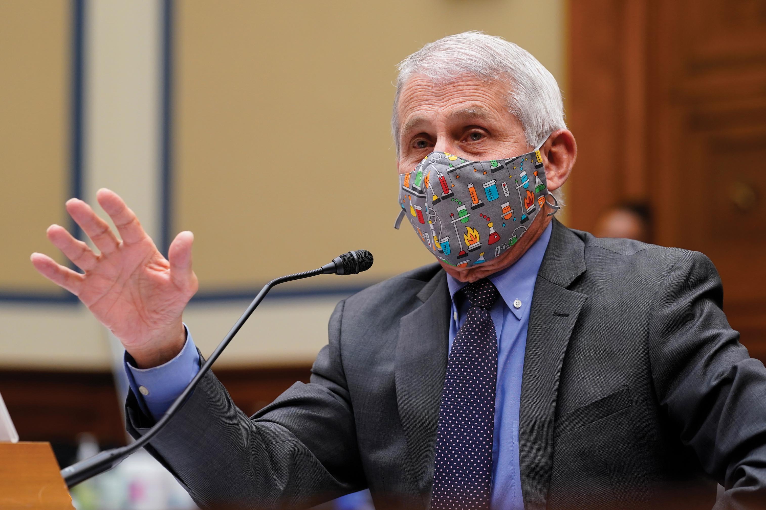 Doctor Anthony Fauci wears a mask and addresses the audience.