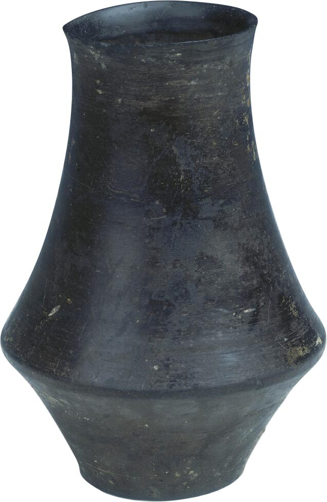 A Longshan beaker made of black clay, with a protruding mid-section and a narrow neck.